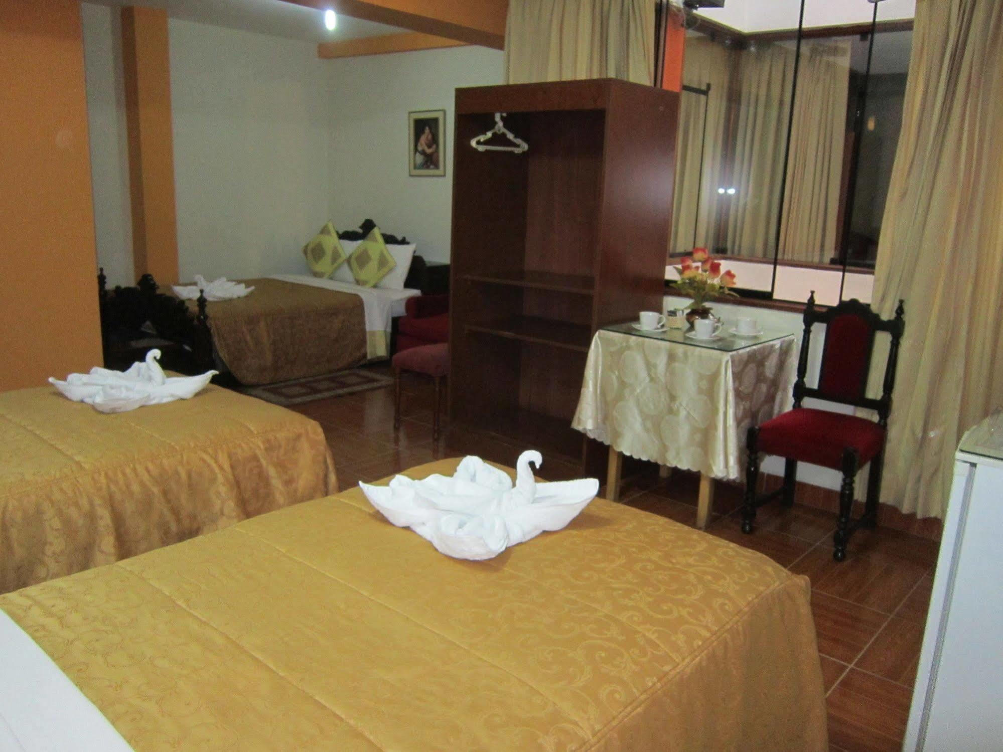 Hotel Suite Plaza Trujillo Exteriér fotografie